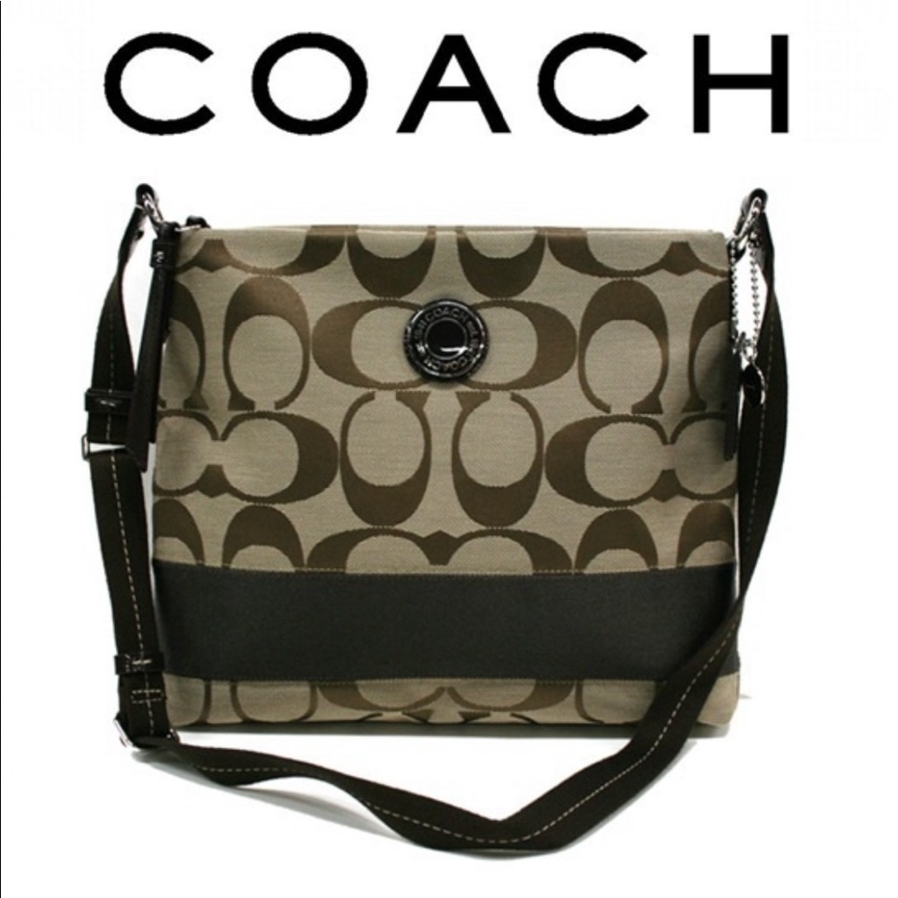 ⬇️Coach signature NWOT stripe bag